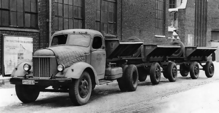 Самосвальный автопоезд боковой выгрузки, возможно ММЗ-589, тягач ЗиЛ-164Г
