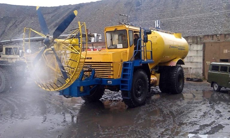 УМП-1Б установка местного проветривания для работ по подавлению пыли в карьерах на шасси БелАЗ-7547