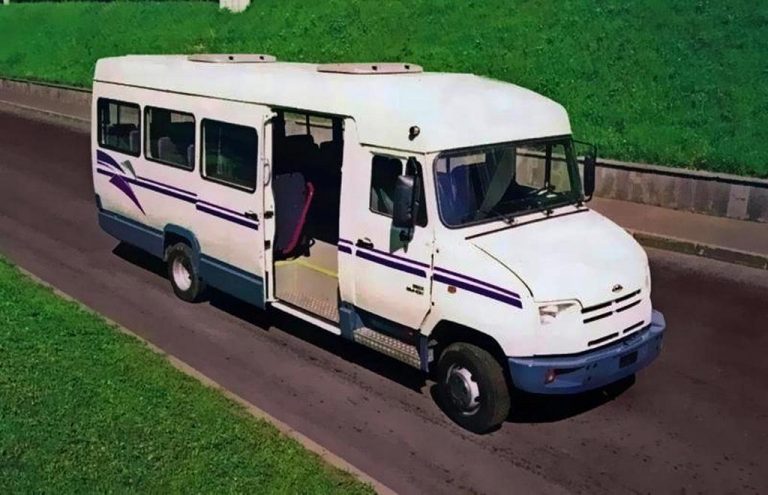 ЗиЛ-325000 или с 2005 года ЗиЛ-3250АО пассажирский автобус