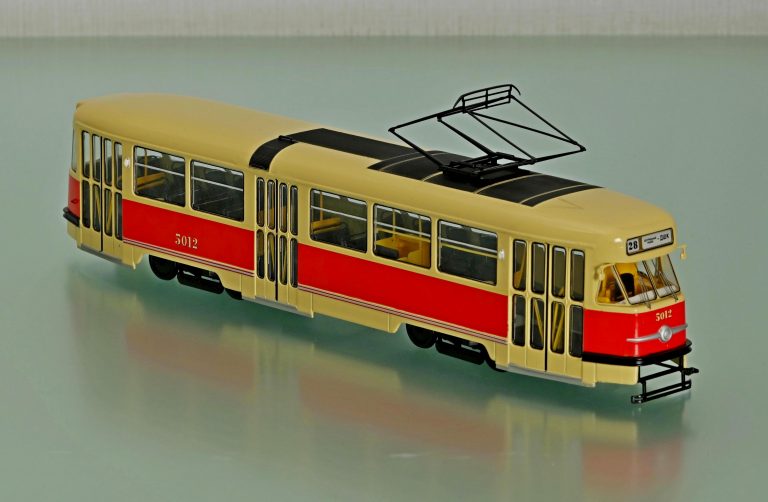 Татра Т2SU, Tatra Т2SU 3-дверный высокопольный трамвай