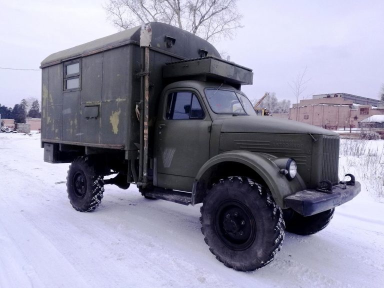 Р-405 армейская 2-диапазонная радиорелейная станция связи с фургоном КУНГ-2М на шасси ГАЗ-63Э