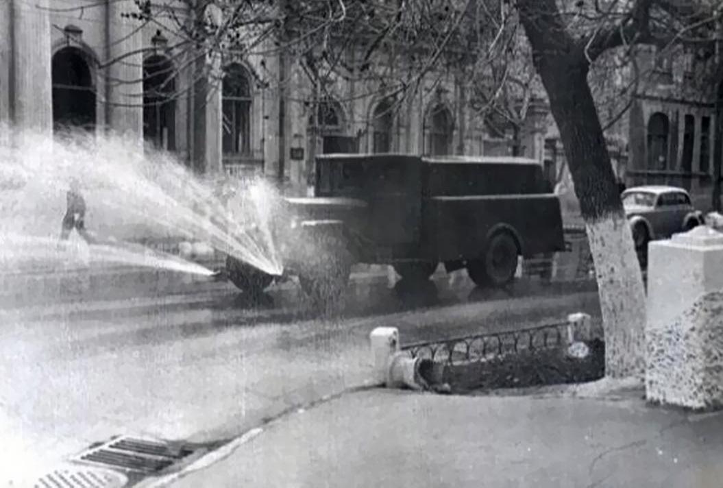 ПМ-6 поливочно-моечная машина с цистерной на шасси ЗиС-5 — Каталог К.В.Х.