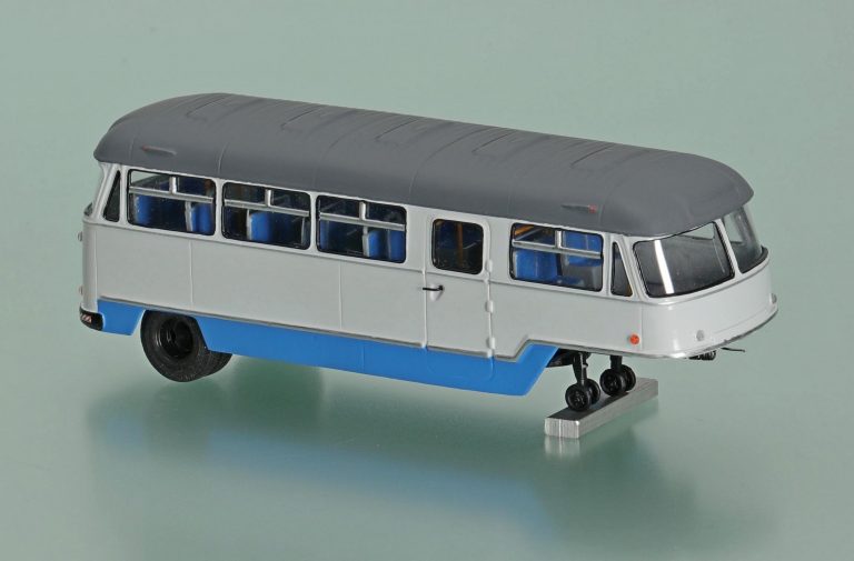 ОдАЗ-869 опытный пассажирский полуприцеп для перевозок служебного характера и для пригородных перевозок, унифицирован с автобусом ЛАЗ-695Б