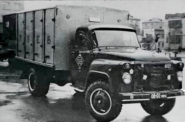 ГЗСА-3704 автомобиль-фургон для перевозки хлеба на шасси ГАЗ-52-01