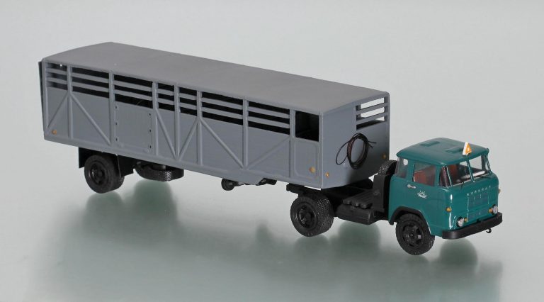КАЗ-606/606А «Колхида» седельный тягач с полуприцепом-скотовозом ОдАЗ-857Б или 857Д