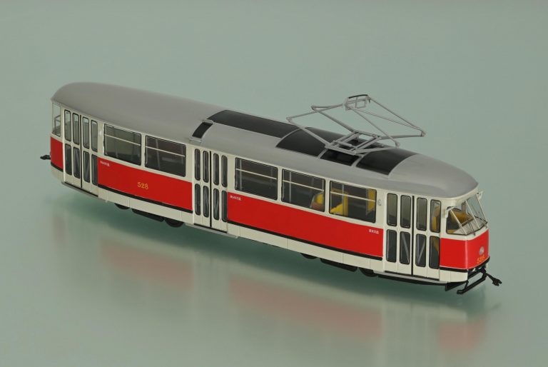 Татра Т1, Tatra Т1 3-дверный высокопольный трамвай