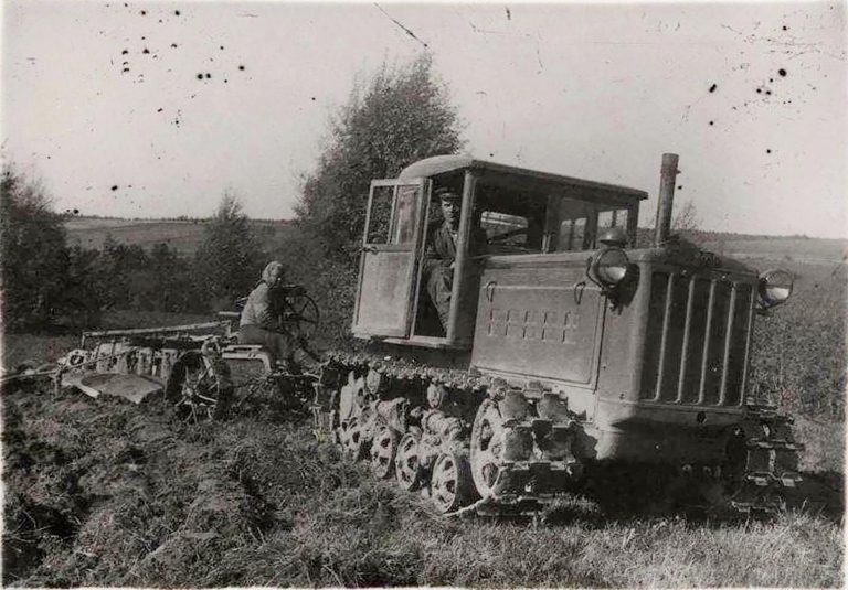 ДТ-54 гусеничный трактор общего назначения