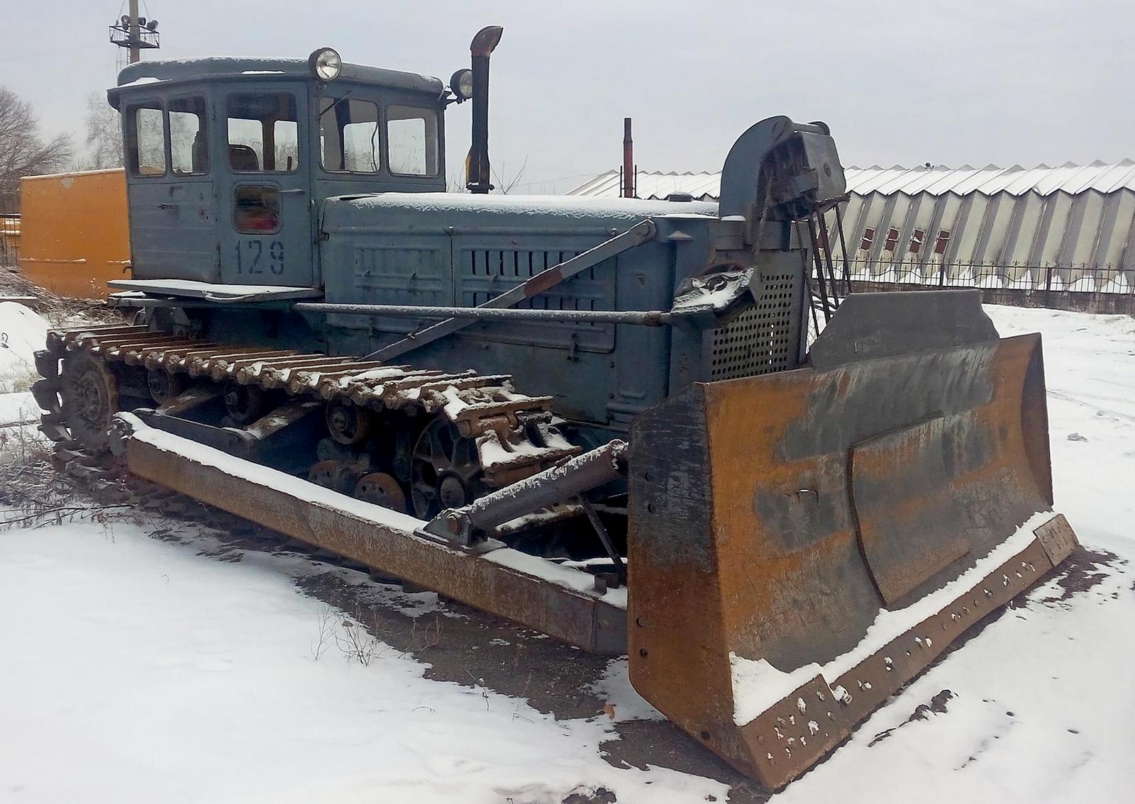 ДЗ-24А, он же Д-521А гусеничный бульдозер на базе трактора Т-140 и Т ...