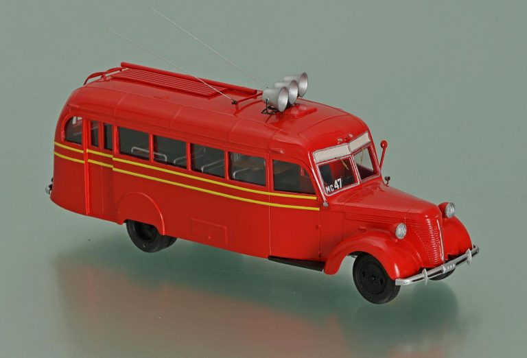 Автомобиль службы связи ленинградской пожарной команды на базе автобуса ЗиС-16