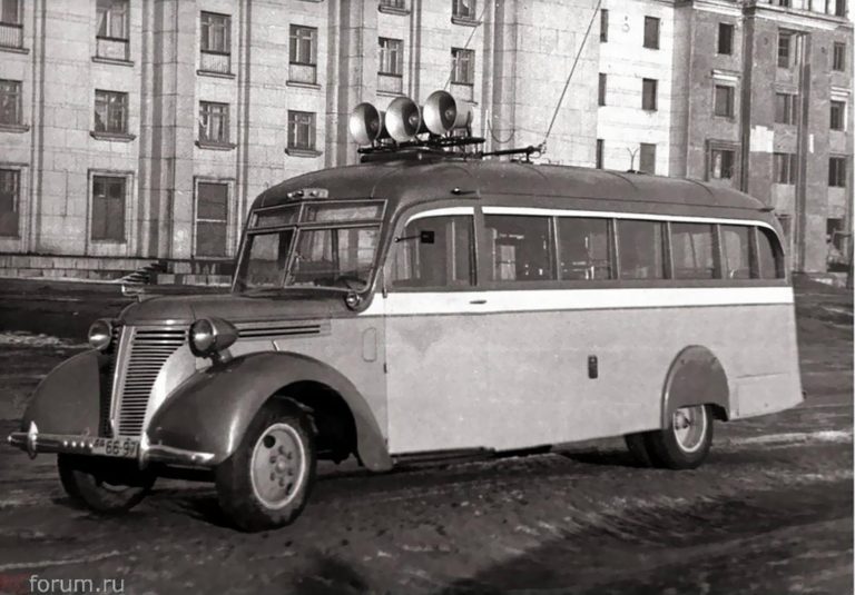 Автомобиль службы связи ленинградской пожарной команды на базе автобуса ЗиС-16