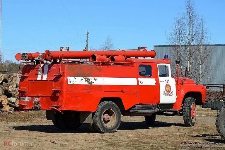 АЦ-40(130)-63Б пожарная автоцистерна на шасси ЗиЛ-130-76