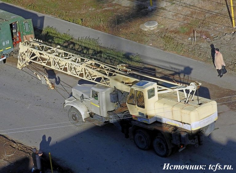 МКА-16 монтажный автокран грузоподъемностью 16 тонн с решетчатой стрелой на базе КрАЗ-257К