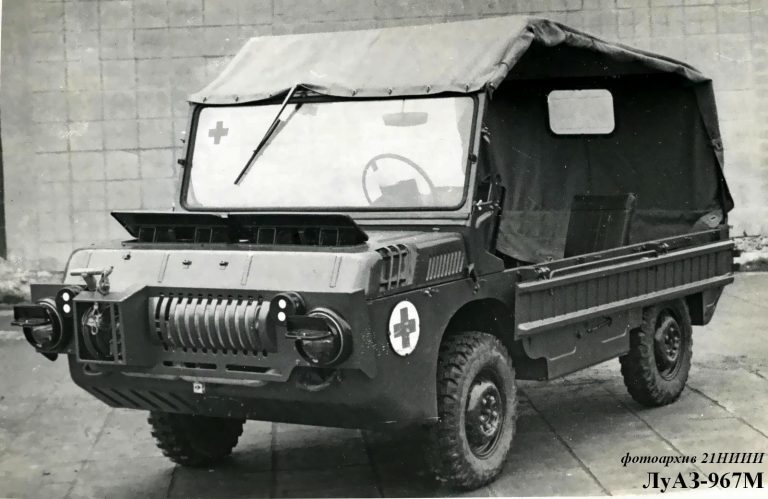 ЛуАЗ-967М 4х4 армейский транспортер переднего края, плавающий