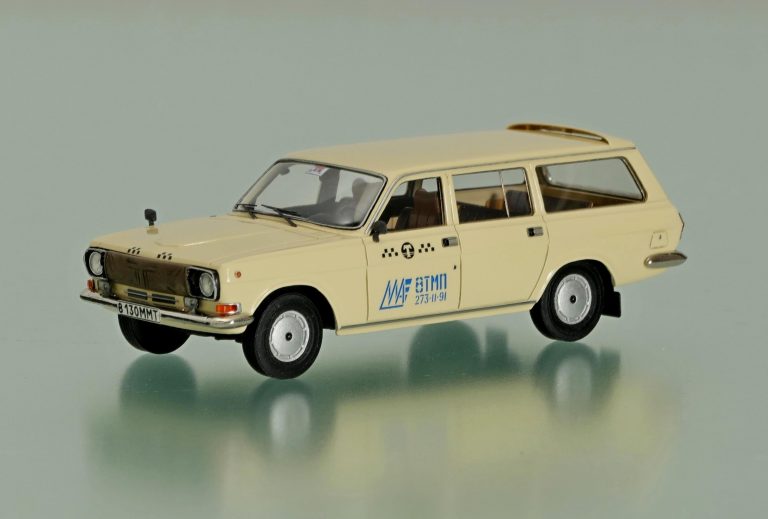 ГАЗ-24-14 заднеприводный грузопассажирский автомобиль-такси с 5-дверным кузовом универсал
