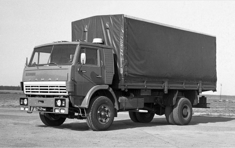 КамАЗ-5315, КамАЗ-5325 бортовой грузовик грузоподъемностью 8.22/11.06 тонн со спальным местом