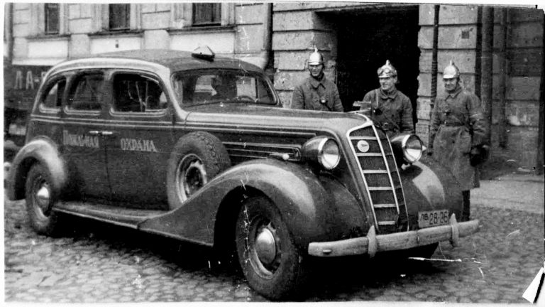 ЗиС-101 оперативный автомобиль пожарной охраны г. Ленинграда, 4-дверный заднеприводный лимузин высшего класса