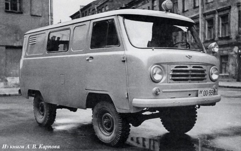 Пожарные штабной автомобиль или передвижная лаборатория на базе санитарного УАЗ-450А из первой промышленной партии в 1000 экземпляров 1958 года