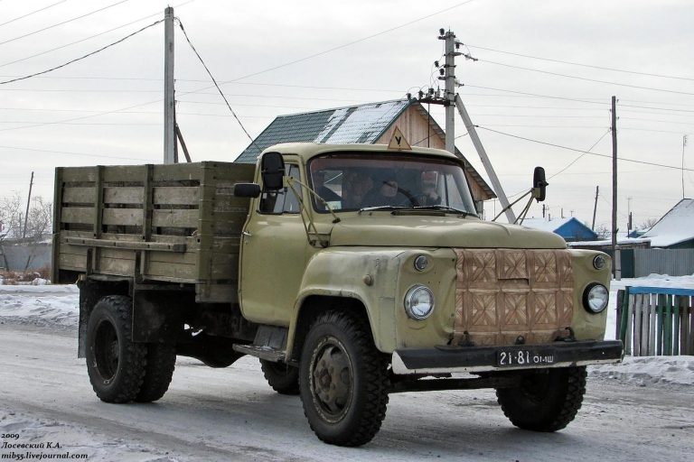 ГАЗ-52-05 грузопассажирское такси с высокобортной платформой с задней дверью