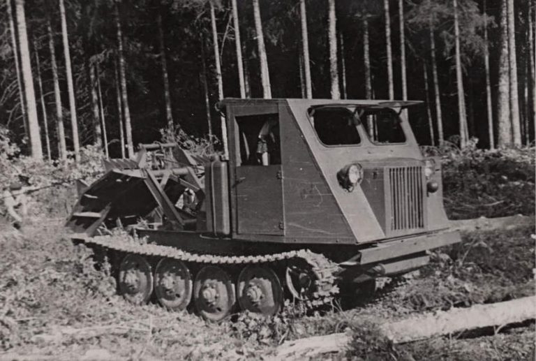 ТДТ-40 гусеничный чокерный трелёвочный трактор грузоподъемностью 2.5 тонн для транспортировки хлыстов волоком