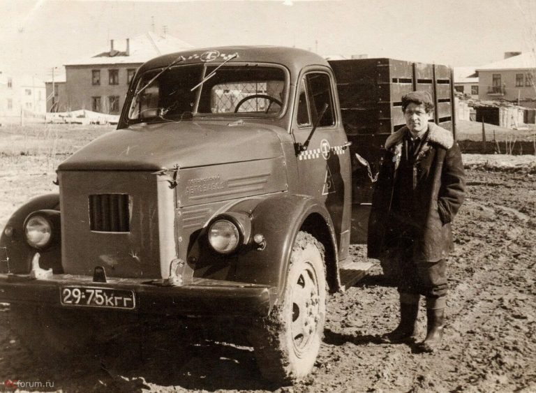 ГАЗ-51Т бортовое грузовое такси исключительно для перевозок грузов с высокобортной платформой типа ГАЗ-63 на rазобаллонном шасси ГАЗ-51Ж