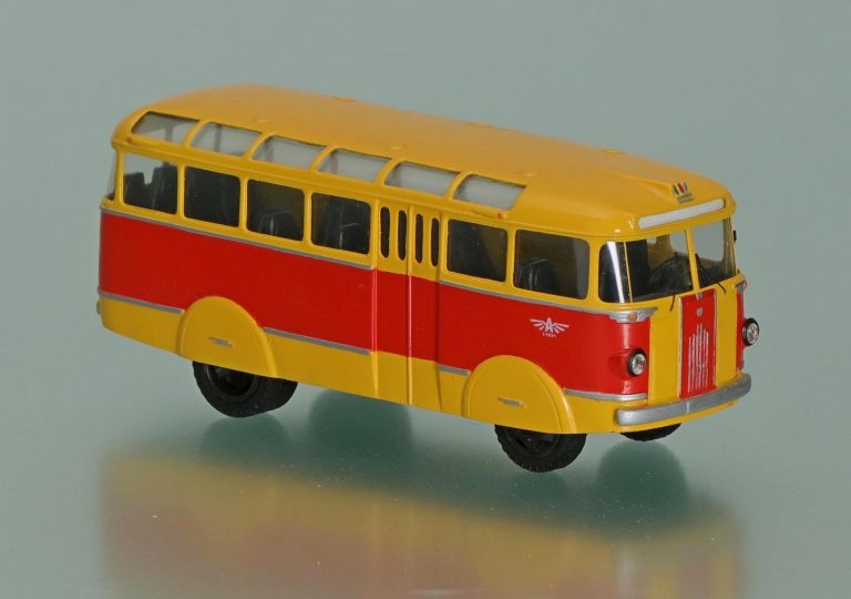 ТА-6 опытный автобус малого класса для пригородного сообщения на шасси ГАЗ-51И