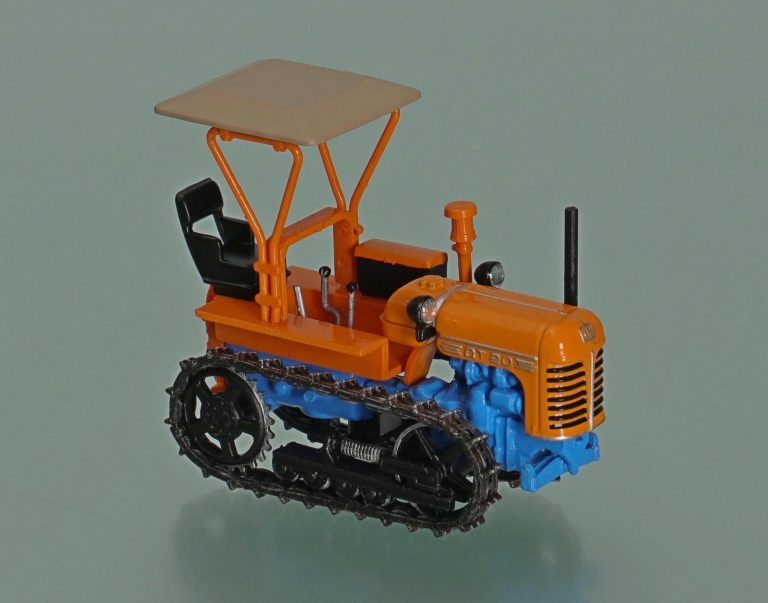 ДТ-20В гусеничный малогабаритный трактор для виноградарства, модификация колёсного ДТ-20