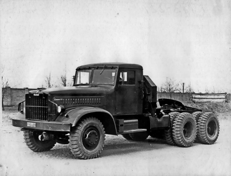 КрАЗ-221 или КрАЗ-221Б седельный тягач для буксирования