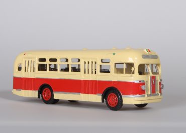 ЗиС-155 2-дверный городской автобус среднего класса вагонного типа на агрегатах ЗиС-150