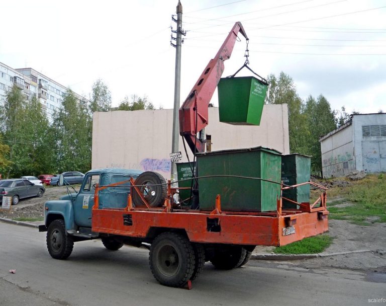 М-30 контейнерный мусоровоз с полноповоротным гидрокраном ЛЗА-4030П на шасси ГАЗ-53-14