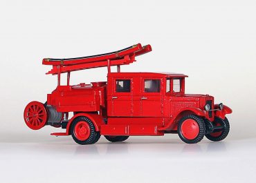 Пожарная автоцистерна полузакрытого типа на шасси ЗиС-5