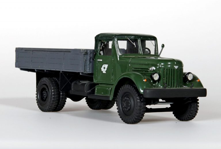 МАЗ-200 или МАЗ-200П бортовой грузовик грузоподъемностью 7 тонн