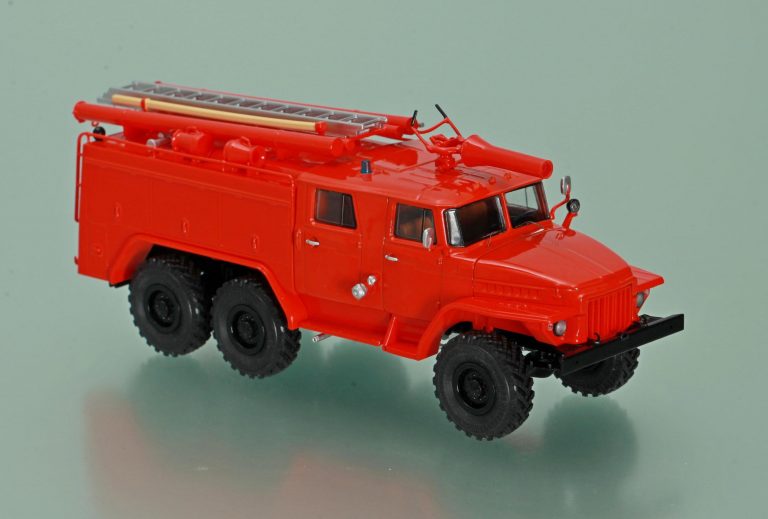 АЦ-40(375Д)-Ц1А модели ПМ-102А пожарная автоцистерна на шасси Урал-375Д