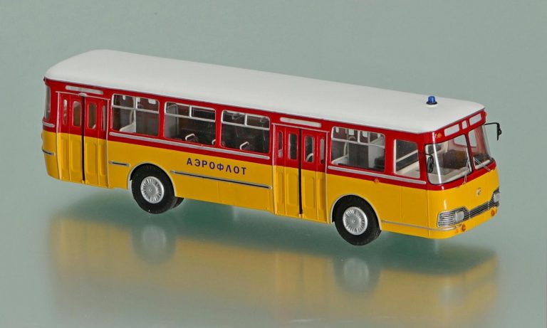ЛиАЗ-677П «Аэрофлот» перронный автобус для доставки авиапассажиров от аэровокзала к самолёту или обратно