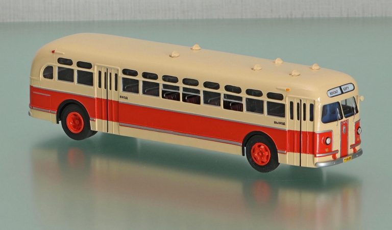 Модернизированный ЗиС-154 неофициальное название «Россия», 2-дверный дизель-электрический городской автобус