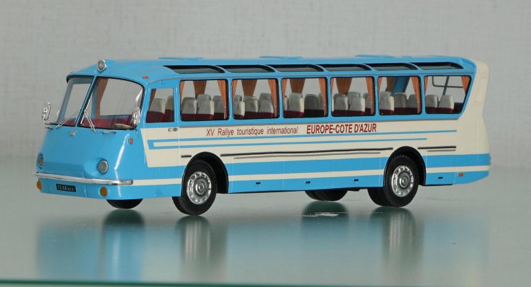 ЛАЗ-699 «Украина», с 1970 года — «Украина-67», экспериментальный междугородный автобус на агрегатах ЛАЗ-699А