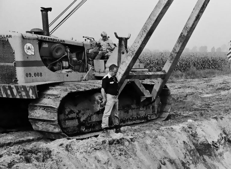 Caterpillar 594 crawler pipelayer