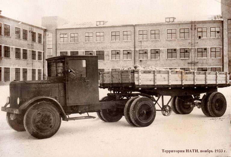 Я-НАТИ-12Д опытный седельный тягач с полуприцепом Lapeer-Houlmore USA