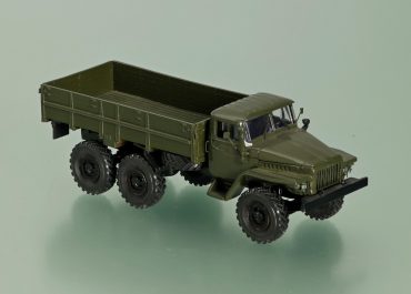 Урал-377 бортовой грузовик повышенной проходимости для народного хозяйства на базе Урал-375