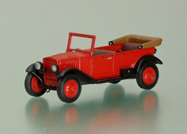 НАМИ-1 2-дверный заднеприводный автомобиль с хребтовой рамой и кузовом типа «фаэтон»