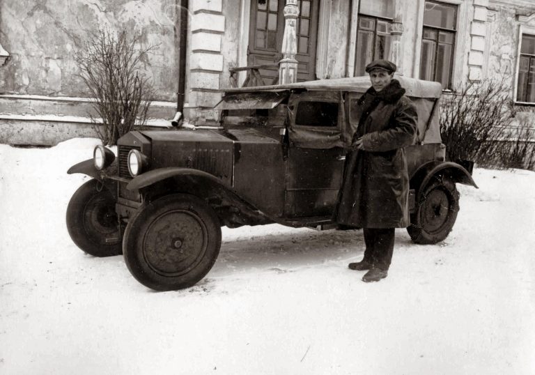 НАМИ-1 2-дверный заднеприводный автомобиль с хребтовой рамой и кузовом типа «фаэтон»