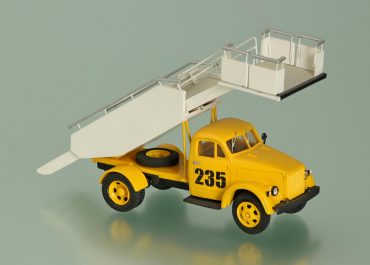 Аэродромный трап для посадки (высадки) пассажиров на борт самолета на шасси ГАЗ-51А