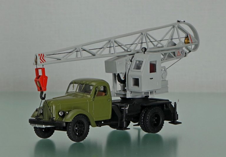 КТС-3Г башенно-стреловой автокран с механическим приводом на шасси ЗиЛ-164/164А