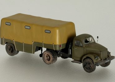 ГАЗ-63П 4х4 седельный тягач с войсковым полуприцепом-платформой ПАЗ-744П