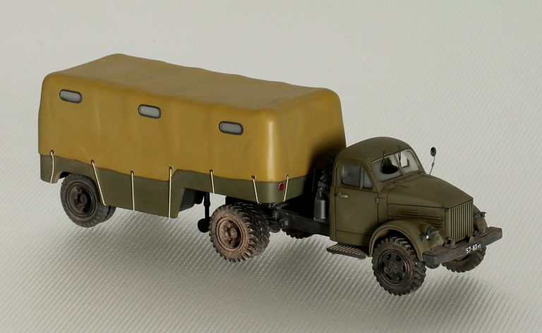 ГАЗ-63П 4х4 седельный тягач с войсковым полуприцепом-платформой ПАЗ-744П