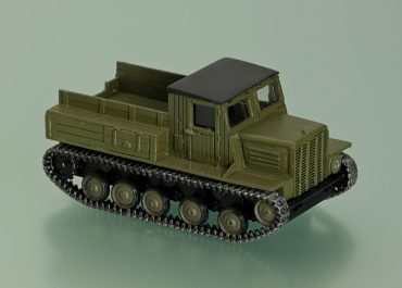 Я-12 или Я-13 легкий артиллерийский тягач для буксировки артиллерийских систем