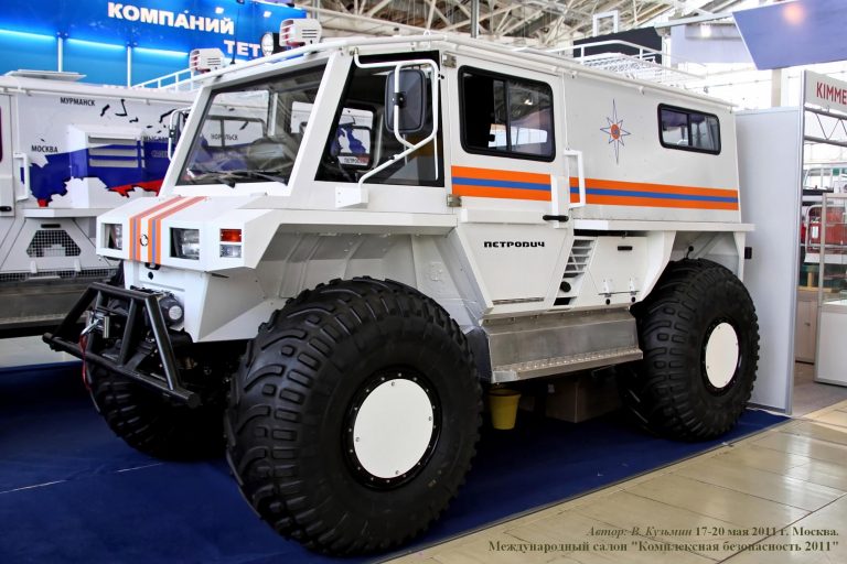 Петрович 204-60 поисково-спасательный снегоболотоход