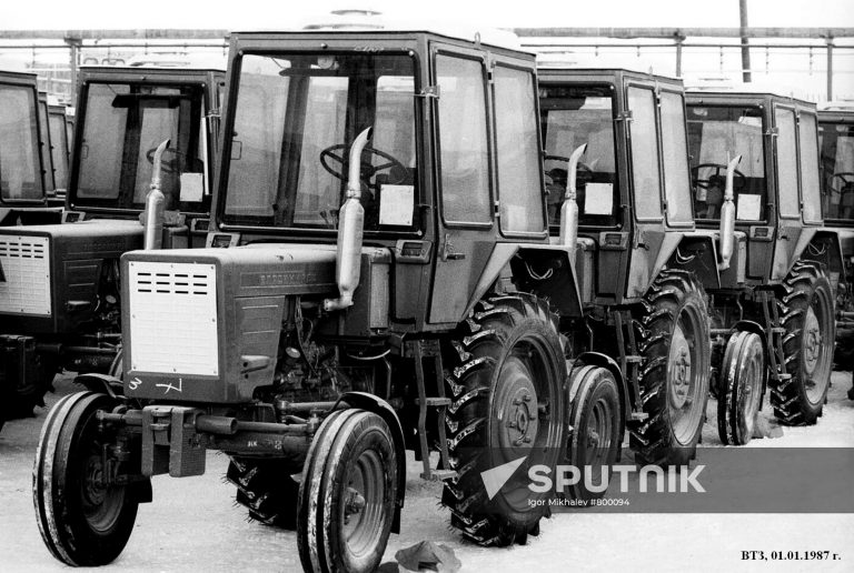 Т-25А колёсный трактор для работы в садах, на огородах и небольших полевых участках