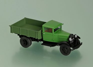ГАЗ-АА или ГАЗ-ММ бортовой грузовик с деревянной платформой с тремя открывающимися бортами