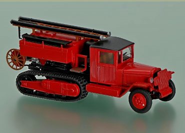 Пожарная автоцистерна-вездеход на шасси полугусеничного тягача ЗиС-42М