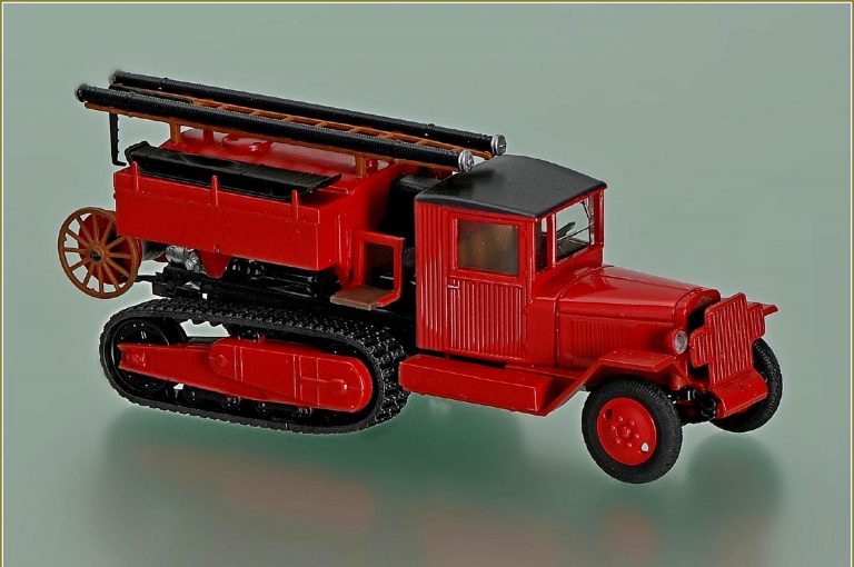 Пожарная автоцистерна-вездеход на шасси полугусеничного тягача ЗиС-42М